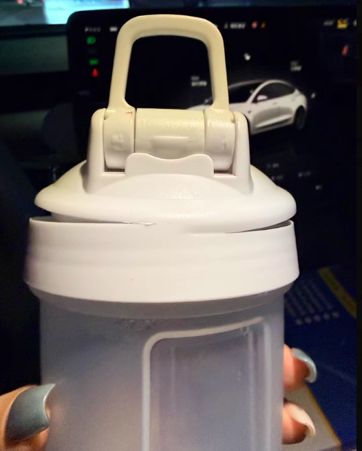 摇摇杯热饮安全科普：气压原理、材质边界与防喷溅操作指南